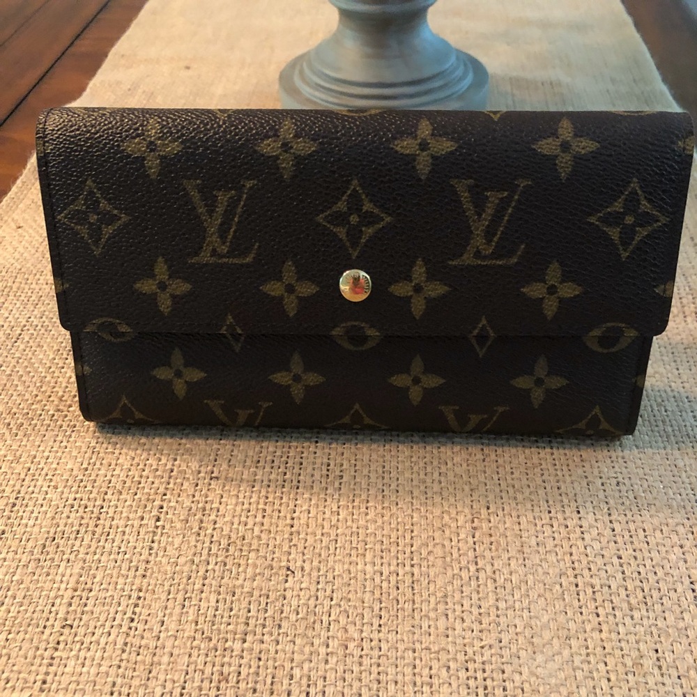 Authentic Louis Vuitton Monogram wallet
